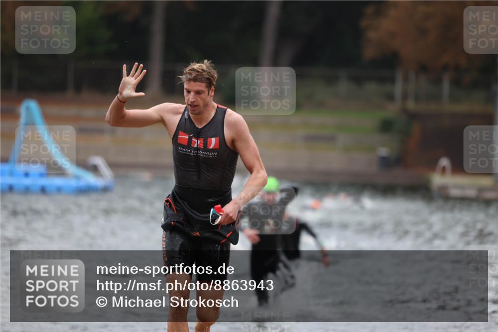 14.09.2025 - Stadtparktriathlon Michael Strokosch http://msf.ph/oto/8863943 14.09.2025 08:50:06 Schwimmen 309, 351, 355 meine-sportfotos.de