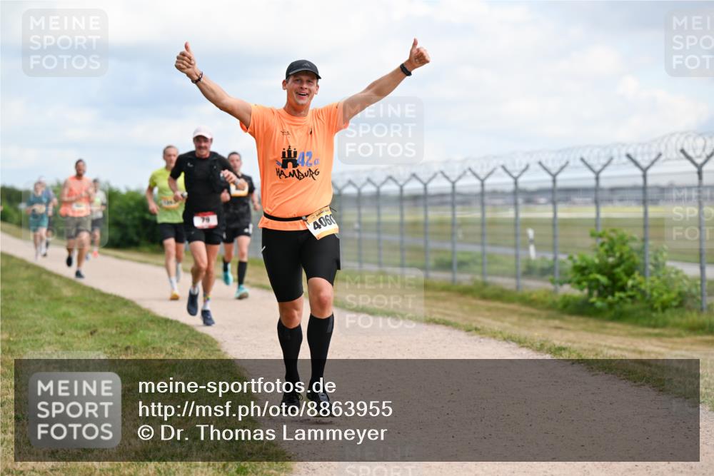 14.09.2025 - Airport Race Dr. Thomas Lammeyer http://msf.ph/oto/8863955 14.09.2025 12:03:54 Laufen 42, 4060 meine-sportfotos.de