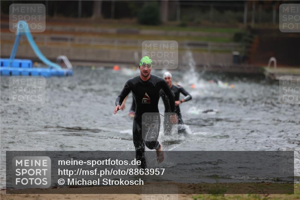14.09.2025 - Stadtparktriathlon Michael Strokosch http://msf.ph/oto/8863957 14.09.2025 08:50:09 Schwimmen 309, 351, 355 meine-sportfotos.de