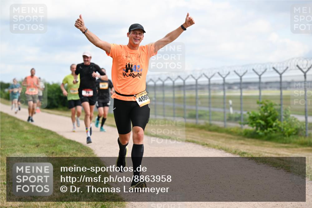 14.09.2025 - Airport Race Dr. Thomas Lammeyer http://msf.ph/oto/8863958 14.09.2025 12:03:54 Laufen 42, 4060 meine-sportfotos.de