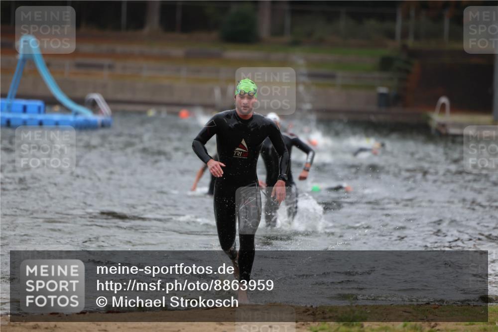 14.09.2025 - Stadtparktriathlon Michael Strokosch http://msf.ph/oto/8863959 14.09.2025 08:50:09 Schwimmen 309, 351, 355 meine-sportfotos.de