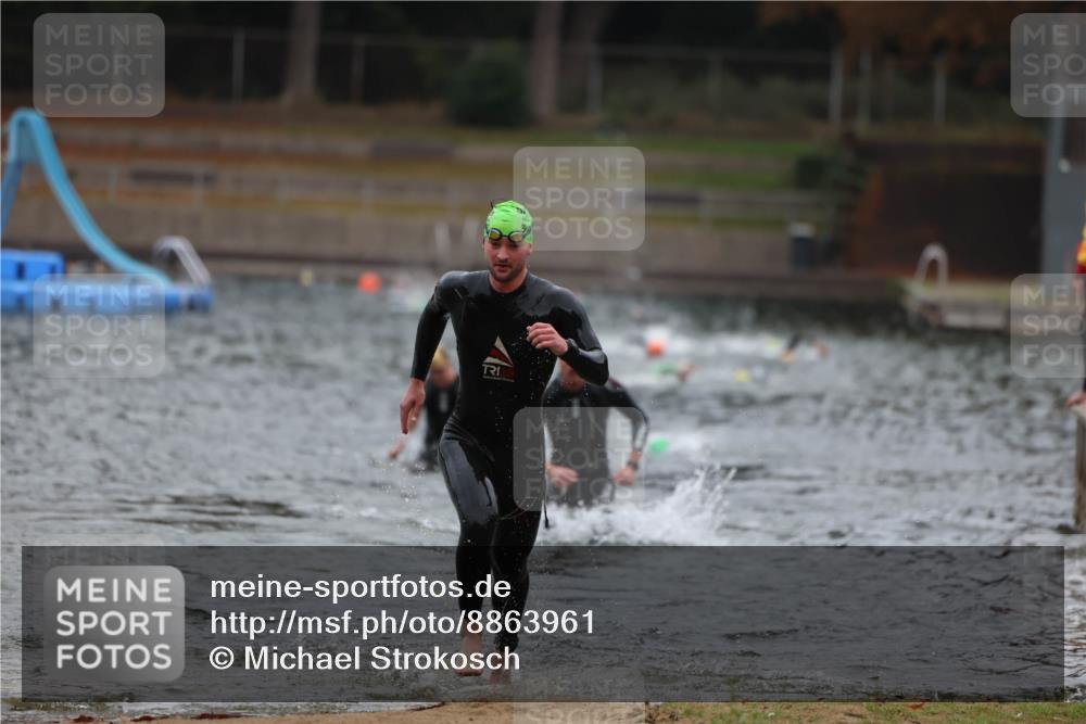 14.09.2025 - Stadtparktriathlon Michael Strokosch http://msf.ph/oto/8863961 14.09.2025 08:50:09 Schwimmen 309, 351, 355 meine-sportfotos.de