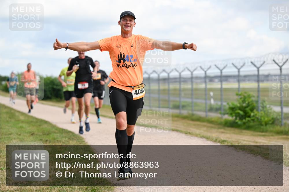 14.09.2025 - Airport Race Dr. Thomas Lammeyer http://msf.ph/oto/8863963 14.09.2025 12:03:54 Laufen 42, 4060 meine-sportfotos.de