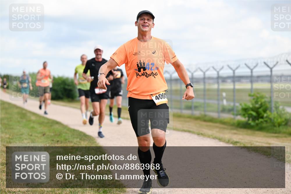 14.09.2025 - Airport Race Dr. Thomas Lammeyer http://msf.ph/oto/8863968 14.09.2025 12:03:55 Laufen 42, 4060 meine-sportfotos.de