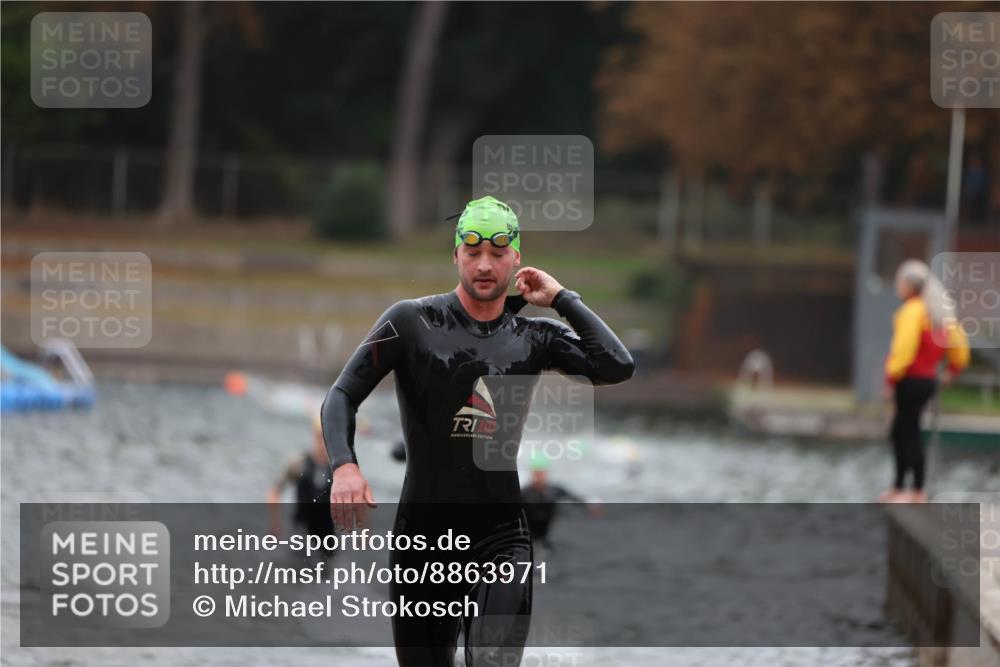 14.09.2025 - Stadtparktriathlon Michael Strokosch http://msf.ph/oto/8863971 14.09.2025 08:50:11 Schwimmen 309, 355 meine-sportfotos.de