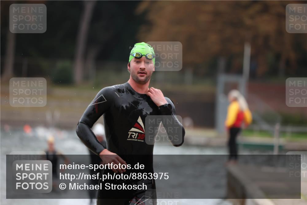 14.09.2025 - Stadtparktriathlon Michael Strokosch http://msf.ph/oto/8863975 14.09.2025 08:50:11 Schwimmen 309, 355 meine-sportfotos.de