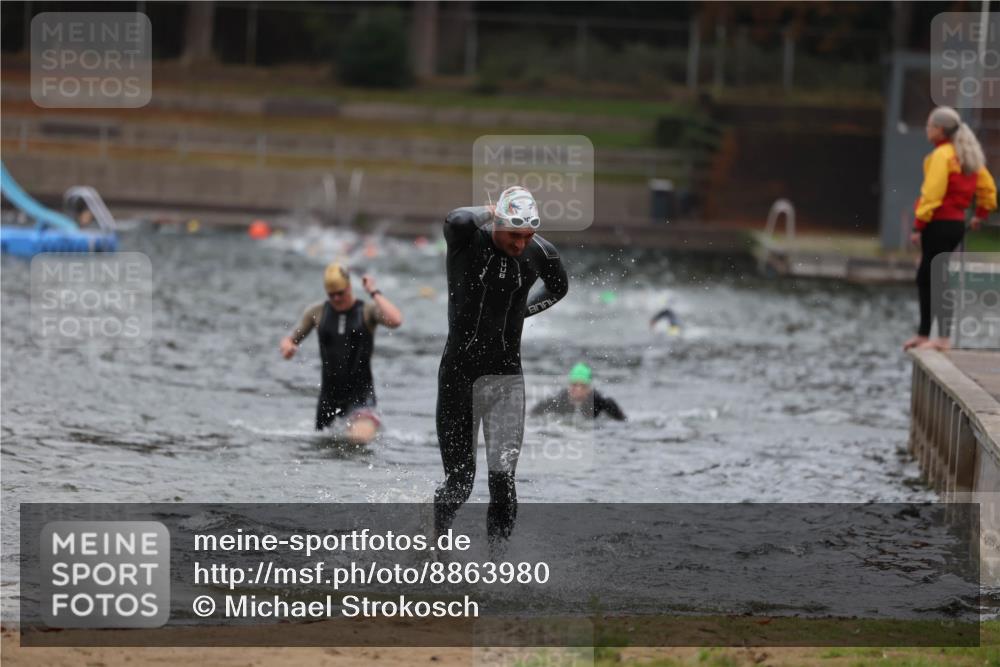 14.09.2025 - Stadtparktriathlon Michael Strokosch http://msf.ph/oto/8863980 14.09.2025 08:50:13 Schwimmen 309, 335, 355 meine-sportfotos.de