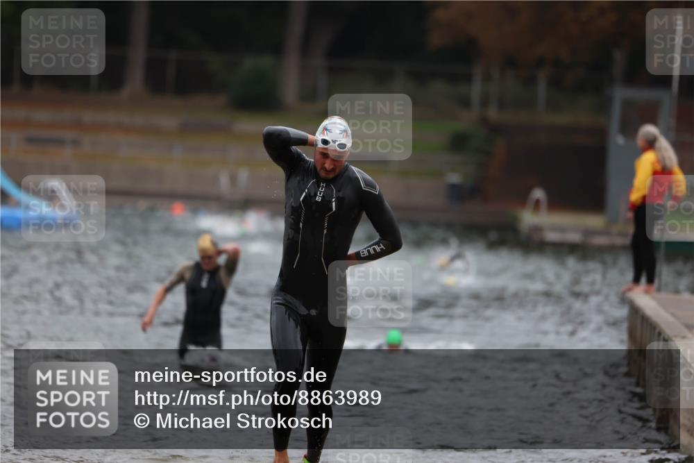14.09.2025 - Stadtparktriathlon Michael Strokosch http://msf.ph/oto/8863989 14.09.2025 08:50:15 Schwimmen 309, 335, 355 meine-sportfotos.de