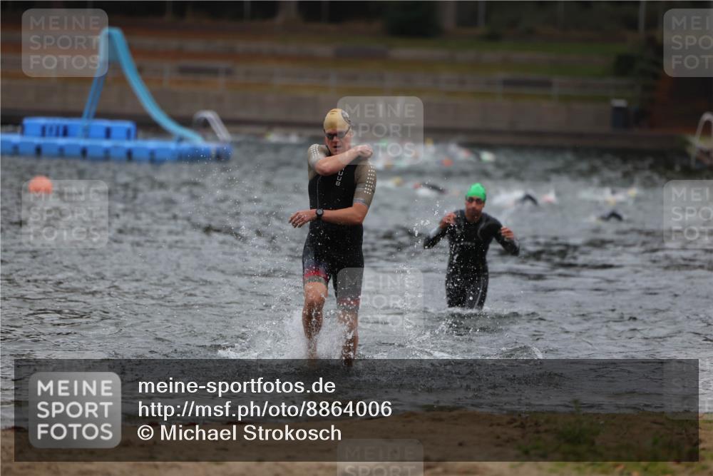 14.09.2025 - Stadtparktriathlon Michael Strokosch http://msf.ph/oto/8864006 14.09.2025 08:50:20 Schwimmen 309, 330, 335 meine-sportfotos.de
