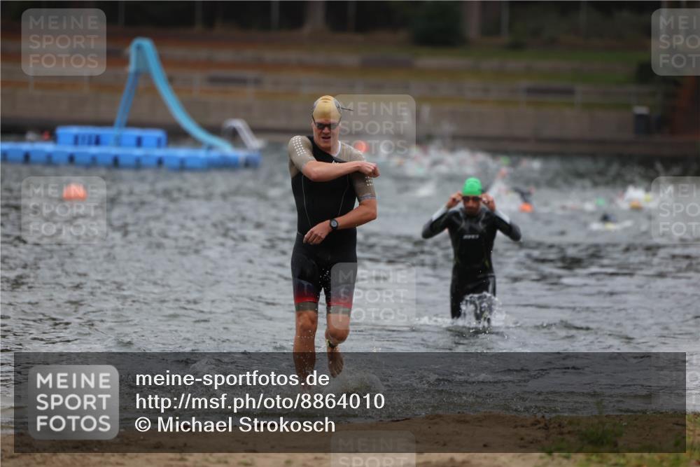 14.09.2025 - Stadtparktriathlon Michael Strokosch http://msf.ph/oto/8864010 14.09.2025 08:50:21 Schwimmen 309, 330, 335 meine-sportfotos.de