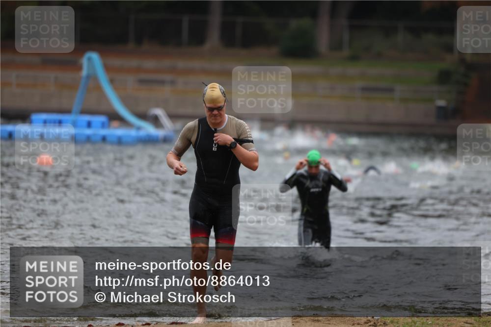 14.09.2025 - Stadtparktriathlon Michael Strokosch http://msf.ph/oto/8864013 14.09.2025 08:50:22 Schwimmen 330, 335 meine-sportfotos.de