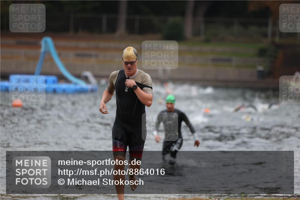 14.09.2025 - Stadtparktriathlon Michael Strokosch http://msf.ph/oto/8864016 14.09.2025 08:50:22 Schwimmen 330, 335 meine-sportfotos.de