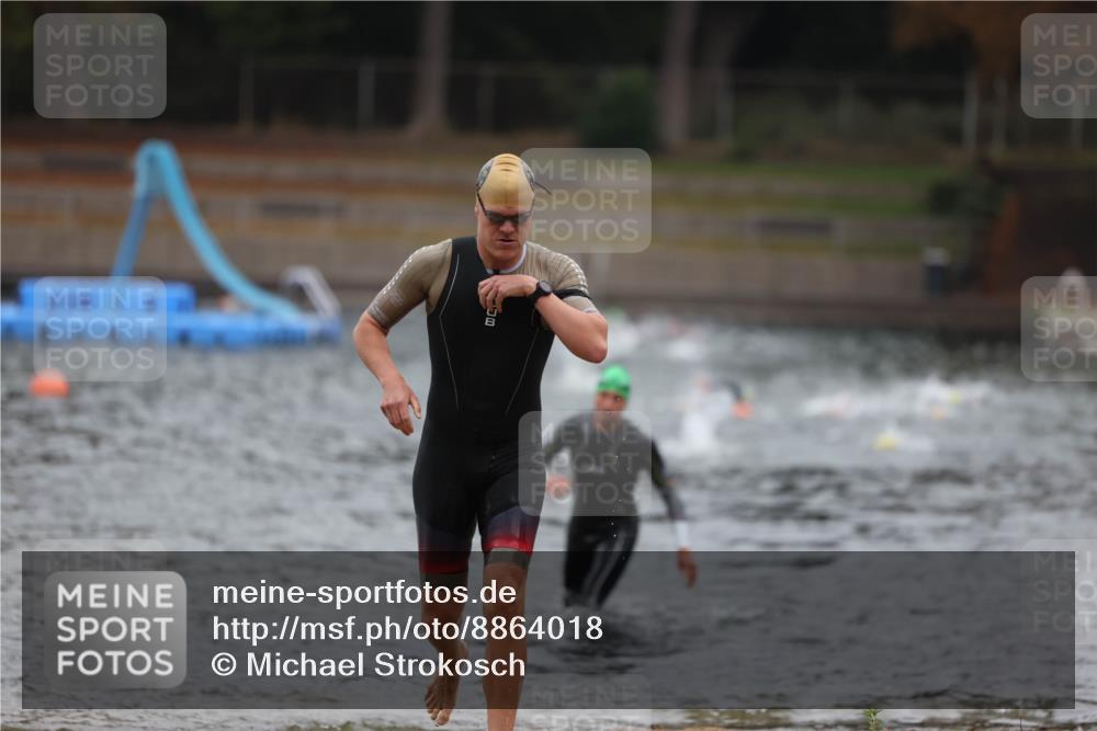 14.09.2025 - Stadtparktriathlon Michael Strokosch http://msf.ph/oto/8864018 14.09.2025 08:50:23 Schwimmen 330, 335 meine-sportfotos.de