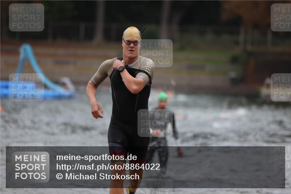 14.09.2025 - Stadtparktriathlon Michael Strokosch http://msf.ph/oto/8864022 14.09.2025 08:50:24 Schwimmen 330, 335 meine-sportfotos.de