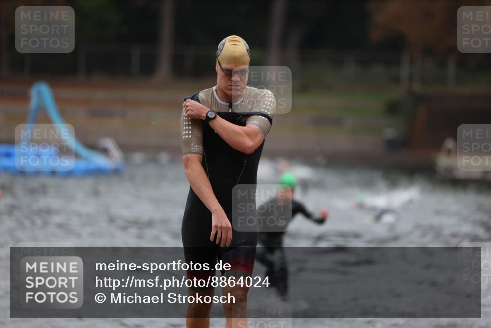 14.09.2025 - Stadtparktriathlon Michael Strokosch http://msf.ph/oto/8864024 14.09.2025 08:50:24 Schwimmen 330, 335 meine-sportfotos.de