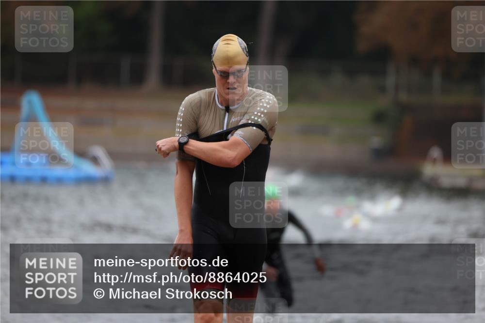 14.09.2025 - Stadtparktriathlon Michael Strokosch http://msf.ph/oto/8864025 14.09.2025 08:50:24 Schwimmen 330, 335 meine-sportfotos.de