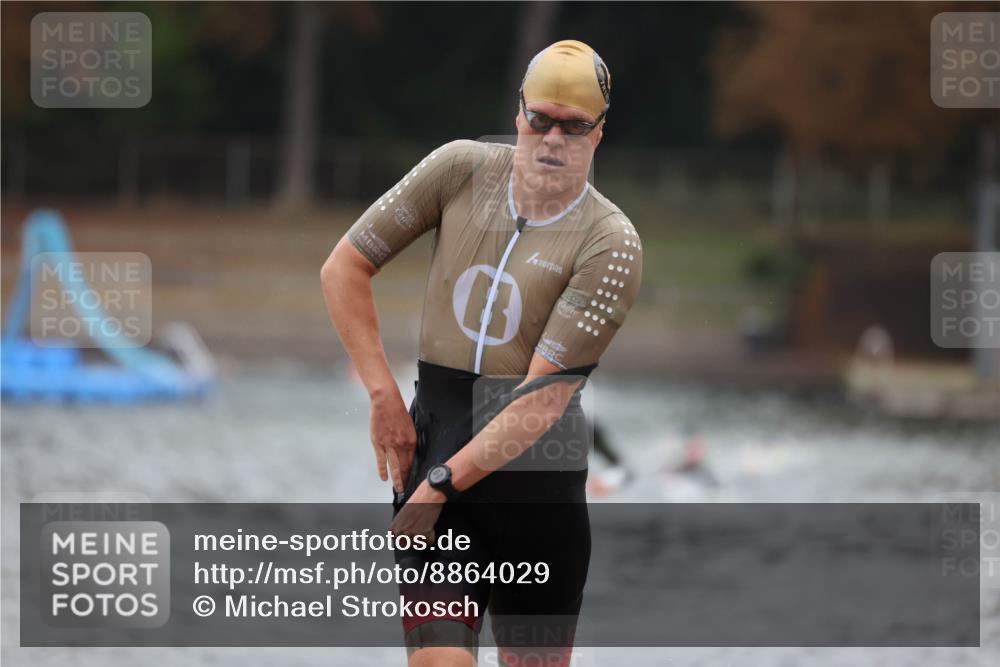 14.09.2025 - Stadtparktriathlon Michael Strokosch http://msf.ph/oto/8864029 14.09.2025 08:50:25 Schwimmen 330, 335 meine-sportfotos.de