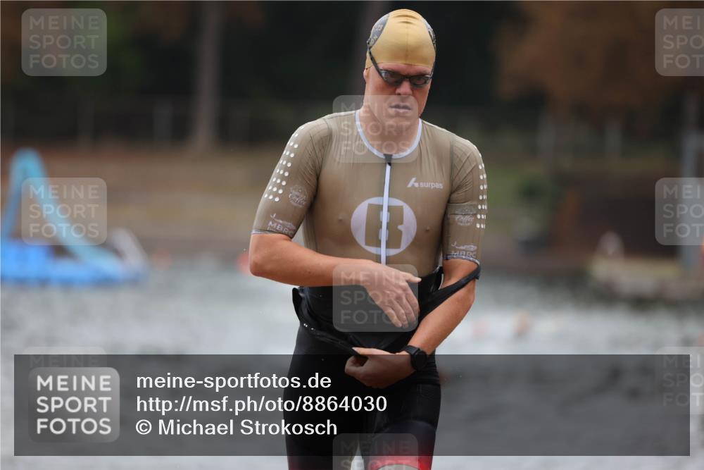 14.09.2025 - Stadtparktriathlon Michael Strokosch http://msf.ph/oto/8864030 14.09.2025 08:50:25 Schwimmen 330, 335 meine-sportfotos.de