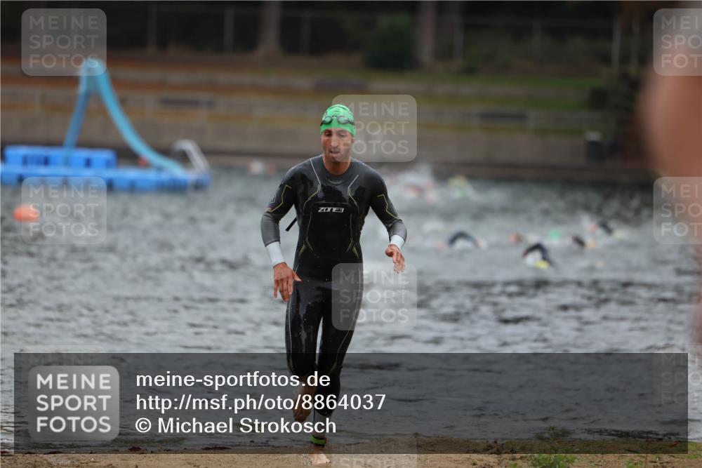 14.09.2025 - Stadtparktriathlon Michael Strokosch http://msf.ph/oto/8864037 14.09.2025 08:50:27 Schwimmen 330, 335 meine-sportfotos.de
