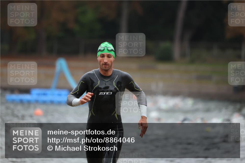 14.09.2025 - Stadtparktriathlon Michael Strokosch http://msf.ph/oto/8864046 14.09.2025 08:50:28 Schwimmen 330, 335 meine-sportfotos.de