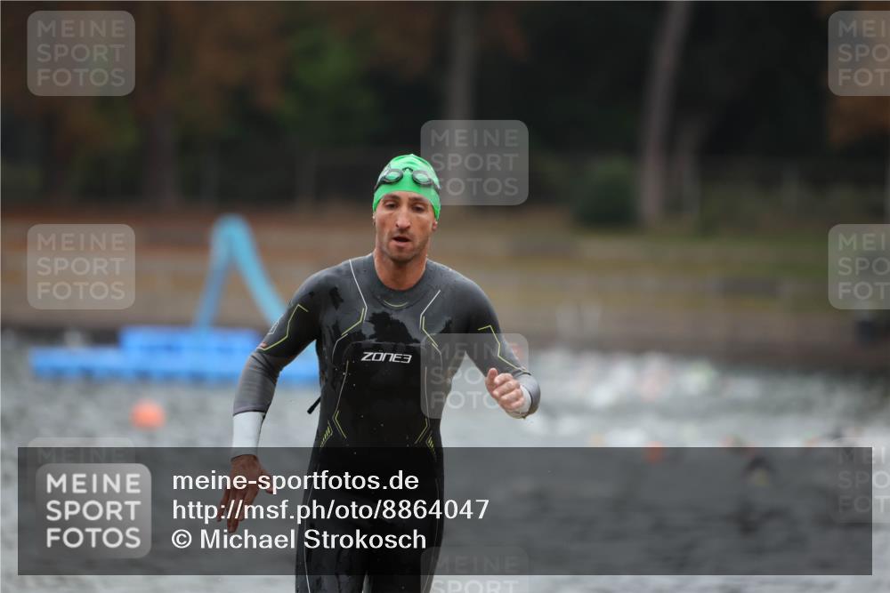 14.09.2025 - Stadtparktriathlon Michael Strokosch http://msf.ph/oto/8864047 14.09.2025 08:50:29 Schwimmen 330, 335 meine-sportfotos.de