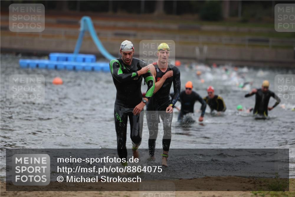 14.09.2025 - Stadtparktriathlon Michael Strokosch http://msf.ph/oto/8864075 14.09.2025 08:50:45 Schwimmen 314, 322, 365 meine-sportfotos.de
