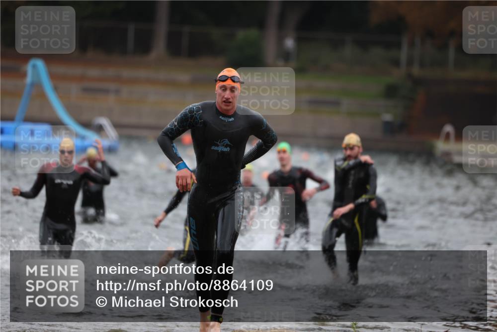 14.09.2025 - Stadtparktriathlon Michael Strokosch http://msf.ph/oto/8864109 14.09.2025 08:50:53 Schwimmen 322, 331, 344, 368, 374, 377 meine-sportfotos.de