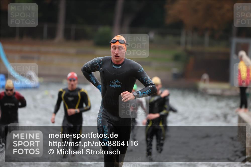 14.09.2025 - Stadtparktriathlon Michael Strokosch http://msf.ph/oto/8864116 14.09.2025 08:50:54 Schwimmen 322, 331, 344, 368, 374, 377 meine-sportfotos.de