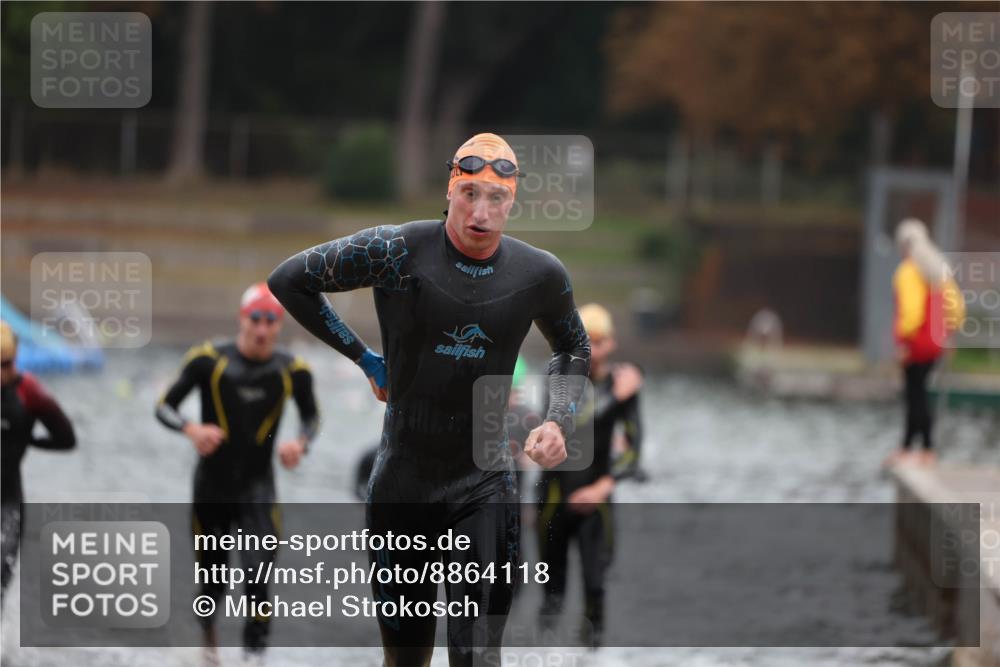 14.09.2025 - Stadtparktriathlon Michael Strokosch http://msf.ph/oto/8864118 14.09.2025 08:50:55 Schwimmen 322, 331, 344, 361, 368, 374, 377 meine-sportfotos.de
