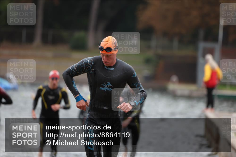 14.09.2025 - Stadtparktriathlon Michael Strokosch http://msf.ph/oto/8864119 14.09.2025 08:50:55 Schwimmen 322, 331, 344, 361, 368, 374, 377 meine-sportfotos.de