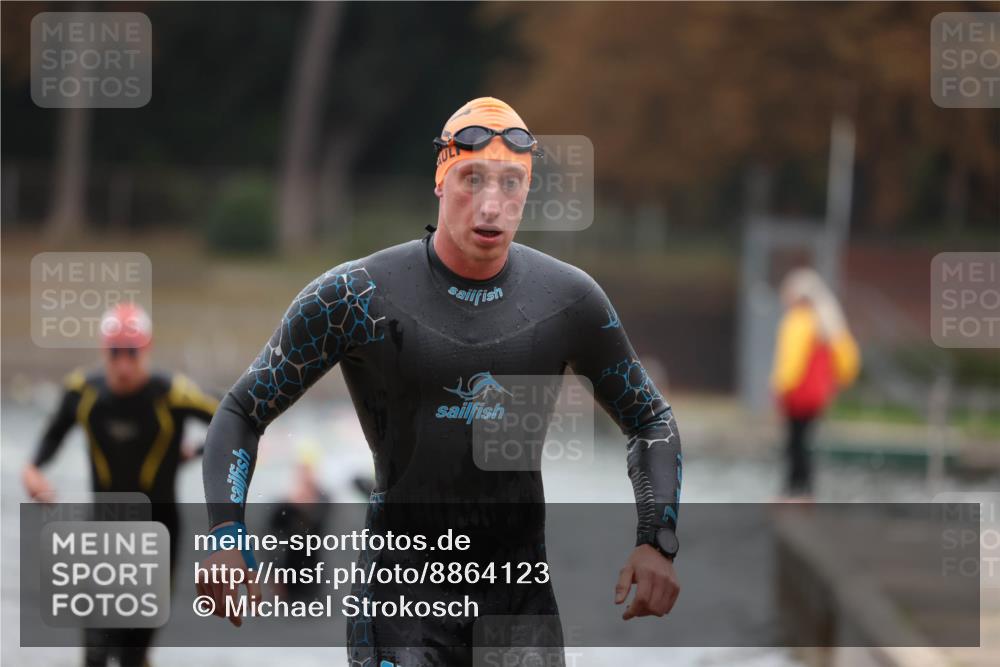 14.09.2025 - Stadtparktriathlon Michael Strokosch http://msf.ph/oto/8864123 14.09.2025 08:50:56 Schwimmen 322, 331, 344, 361, 368, 374, 377 meine-sportfotos.de