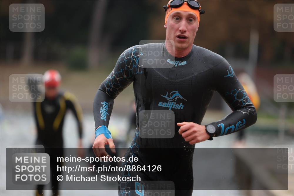 14.09.2025 - Stadtparktriathlon Michael Strokosch http://msf.ph/oto/8864126 14.09.2025 08:50:56 Schwimmen 322, 331, 344, 361, 368, 374, 377 meine-sportfotos.de
