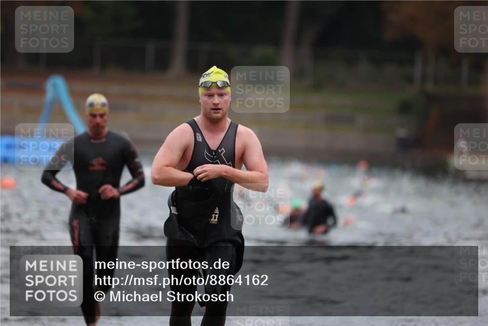 14.09.2025 - Stadtparktriathlon Michael Strokosch http://msf.ph/oto/8864162 14.09.2025 08:51:06 Schwimmen 361, 368, 376 meine-sportfotos.de
