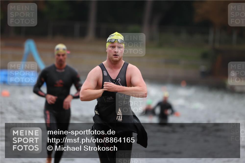 14.09.2025 - Stadtparktriathlon Michael Strokosch http://msf.ph/oto/8864165 14.09.2025 08:51:07 Schwimmen 361, 368, 376 meine-sportfotos.de