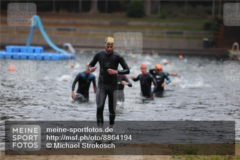 14.09.2025 - Stadtparktriathlon Michael Strokosch http://msf.ph/oto/8864194 14.09.2025 08:51:18 Schwimmen 301, 339, 350 meine-sportfotos.de