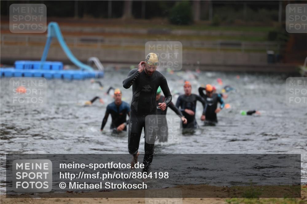 14.09.2025 - Stadtparktriathlon Michael Strokosch http://msf.ph/oto/8864198 14.09.2025 08:51:18 Schwimmen 301, 339, 350 meine-sportfotos.de