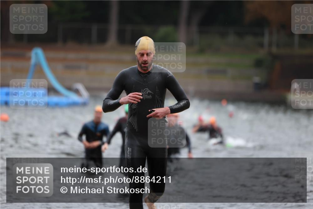 14.09.2025 - Stadtparktriathlon Michael Strokosch http://msf.ph/oto/8864211 14.09.2025 08:51:21 Schwimmen 301, 339, 340, 350 meine-sportfotos.de