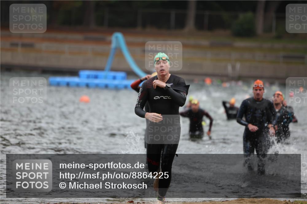 14.09.2025 - Stadtparktriathlon Michael Strokosch http://msf.ph/oto/8864225 14.09.2025 08:51:24 Schwimmen 301, 318, 339, 340, 350 meine-sportfotos.de