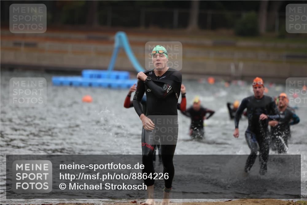 14.09.2025 - Stadtparktriathlon Michael Strokosch http://msf.ph/oto/8864226 14.09.2025 08:51:25 Schwimmen 301, 318, 339, 340, 350, 354 meine-sportfotos.de