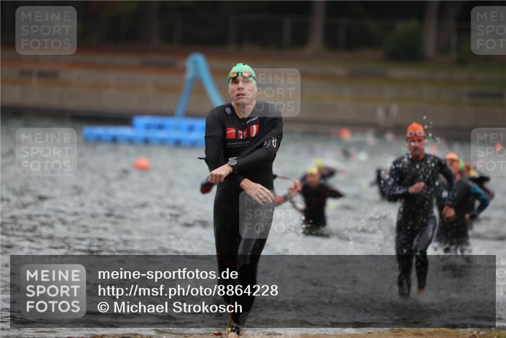 14.09.2025 - Stadtparktriathlon Michael Strokosch http://msf.ph/oto/8864228 14.09.2025 08:51:25 Schwimmen 301, 318, 339, 340, 350, 354 meine-sportfotos.de