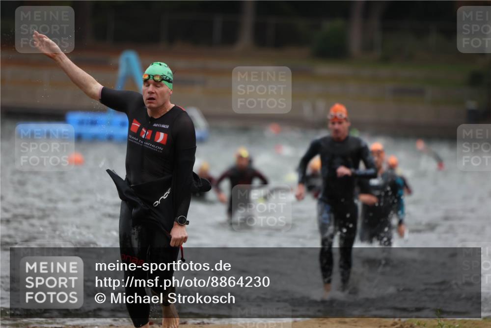 14.09.2025 - Stadtparktriathlon Michael Strokosch http://msf.ph/oto/8864230 14.09.2025 08:51:25 Schwimmen 301, 318, 339, 340, 350, 354 meine-sportfotos.de