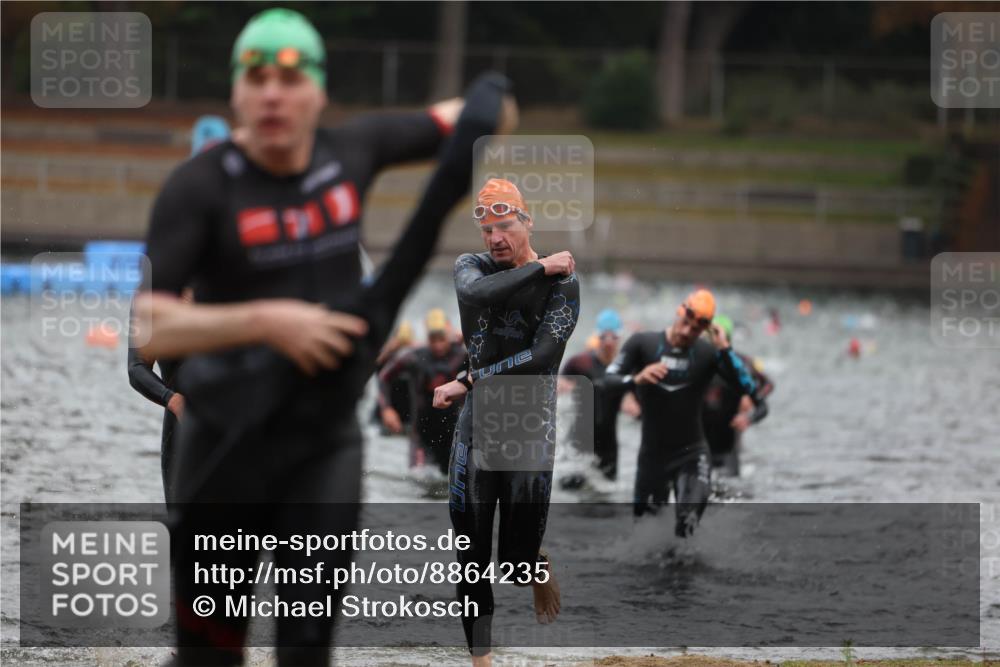 14.09.2025 - Stadtparktriathlon Michael Strokosch http://msf.ph/oto/8864235 14.09.2025 08:51:27 Schwimmen 301, 318, 324, 340, 347, 350, 354, 373 meine-sportfotos.de