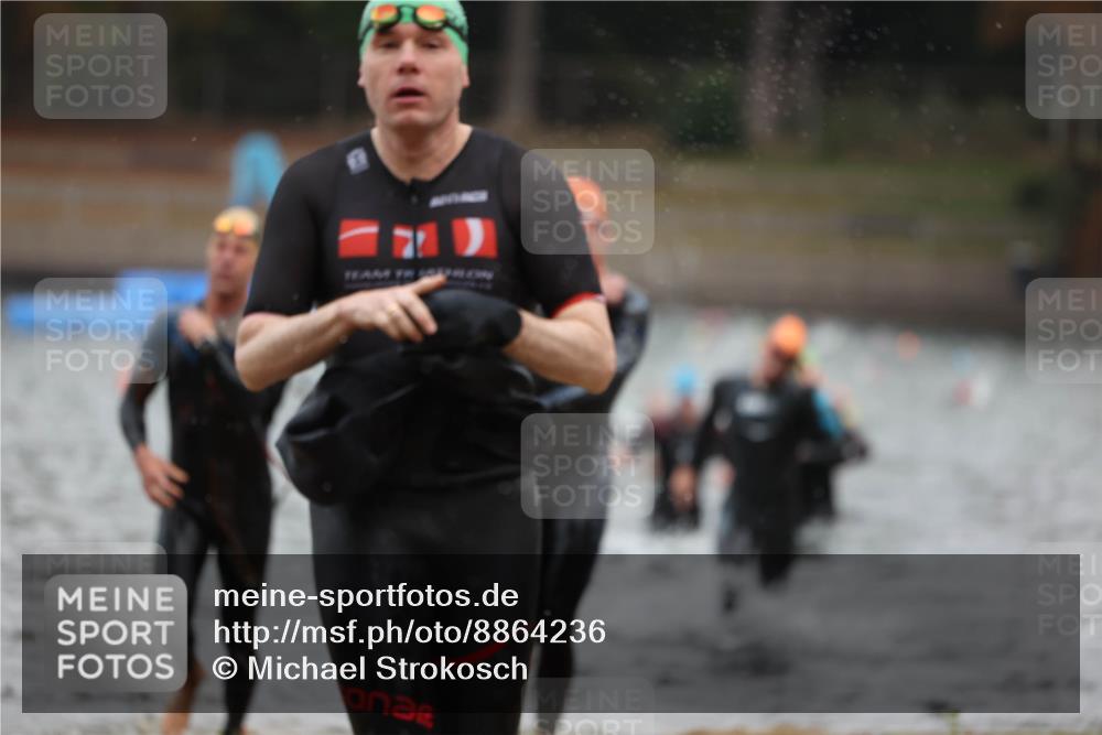 14.09.2025 - Stadtparktriathlon Michael Strokosch http://msf.ph/oto/8864236 14.09.2025 08:51:27 Schwimmen 301, 318, 324, 340, 347, 350, 354, 373 meine-sportfotos.de