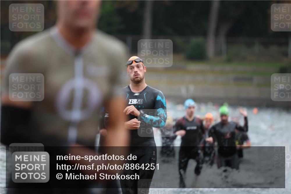 14.09.2025 - Stadtparktriathlon Michael Strokosch http://msf.ph/oto/8864251 14.09.2025 08:51:32 Schwimmen 301, 318, 324, 340, 347, 354, 370, 373 meine-sportfotos.de