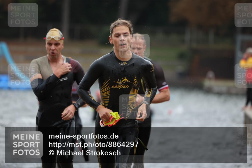 14.09.2025 - Stadtparktriathlon Michael Strokosch http://msf.ph/oto/8864297 14.09.2025 08:51:44 Schwimmen 323, 326, 345, 352, 362, 363, 370, 371, 375 meine-sportfotos.de