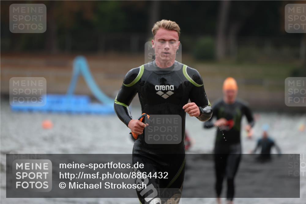 14.09.2025 - Stadtparktriathlon Michael Strokosch http://msf.ph/oto/8864432 14.09.2025 08:52:15 Schwimmen 316, 325, 327, 328, 332, 372 meine-sportfotos.de