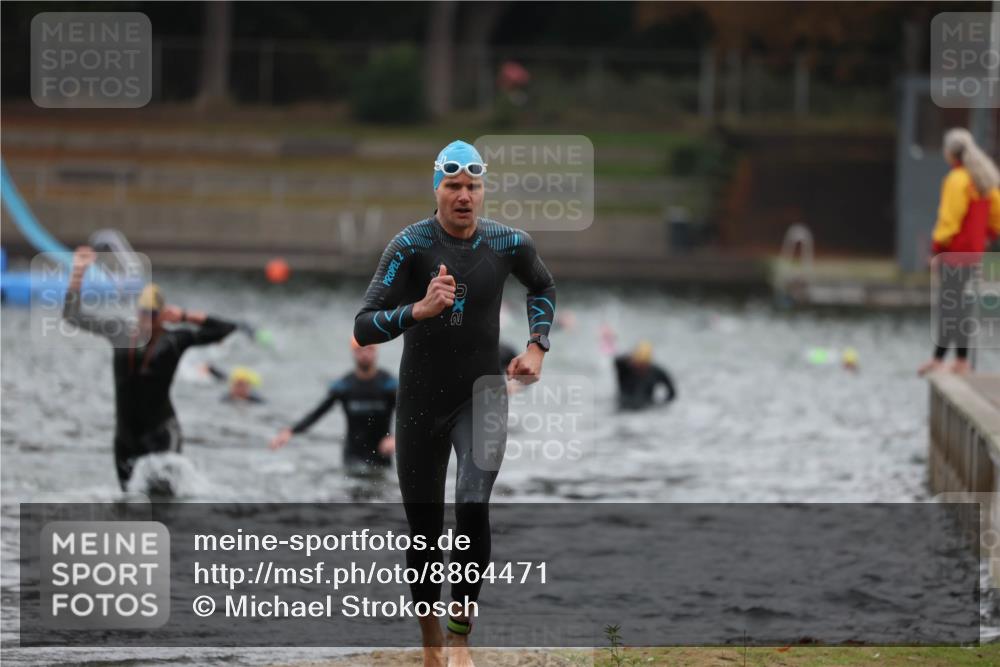 14.09.2025 - Stadtparktriathlon Michael Strokosch http://msf.ph/oto/8864471 14.09.2025 08:52:28 Schwimmen 321, 336, 349 meine-sportfotos.de