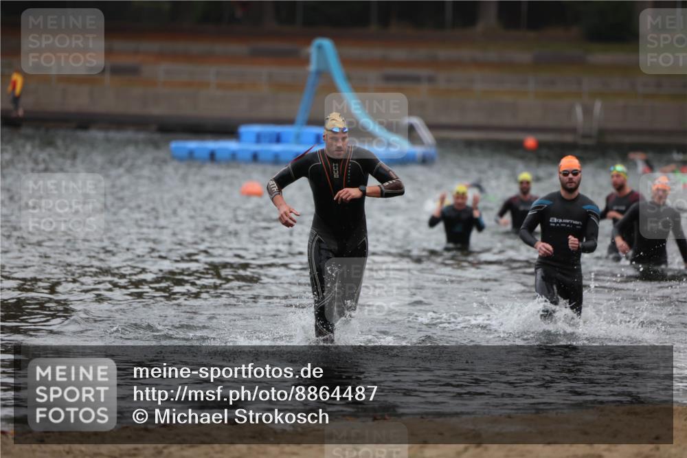 14.09.2025 - Stadtparktriathlon Michael Strokosch http://msf.ph/oto/8864487 14.09.2025 08:52:33 Schwimmen 321, 336, 349 meine-sportfotos.de