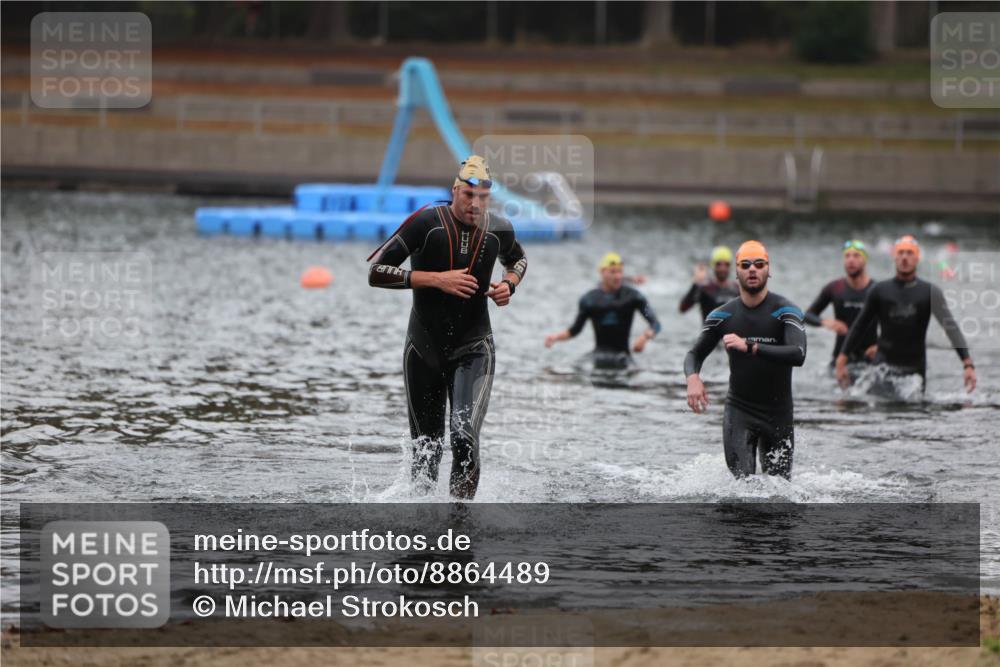 14.09.2025 - Stadtparktriathlon Michael Strokosch http://msf.ph/oto/8864489 14.09.2025 08:52:33 Schwimmen 321, 336, 349 meine-sportfotos.de