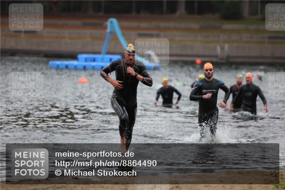 14.09.2025 - Stadtparktriathlon Michael Strokosch http://msf.ph/oto/8864490 14.09.2025 08:52:33 Schwimmen 321, 336, 349 meine-sportfotos.de